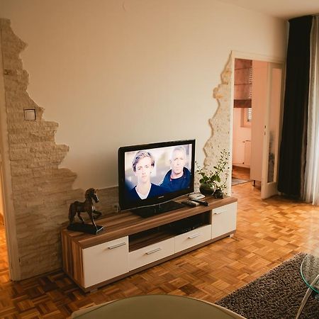 Apartment Arena White Belgrado Esterno foto