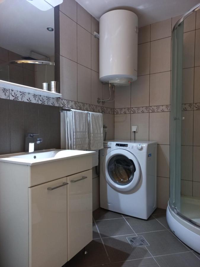 Apartment Arena White Belgrado Esterno foto