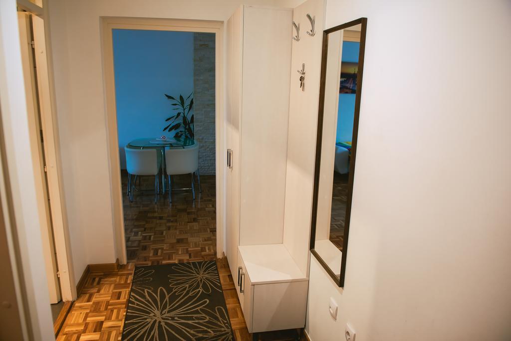 Apartment Arena White Belgrado Esterno foto