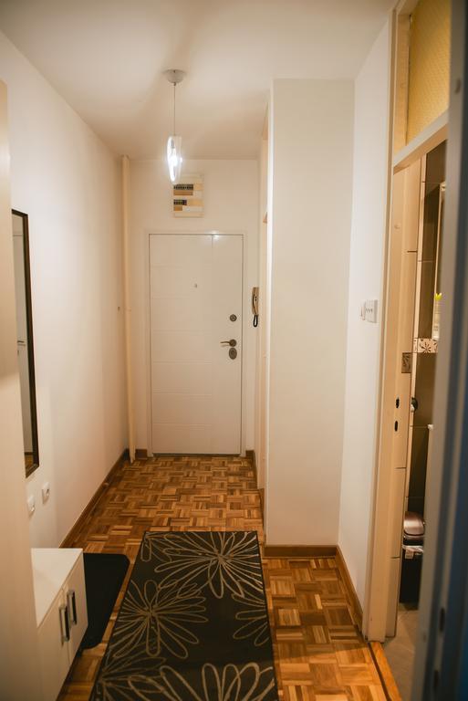 Apartment Arena White Belgrado Esterno foto