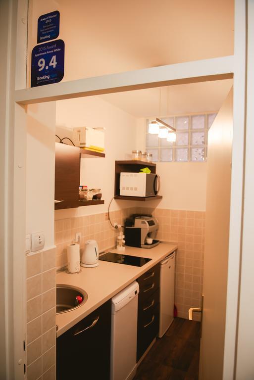 Apartment Arena White Belgrado Esterno foto