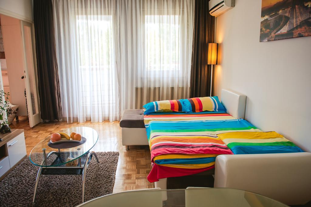 Apartment Arena White Belgrado Esterno foto