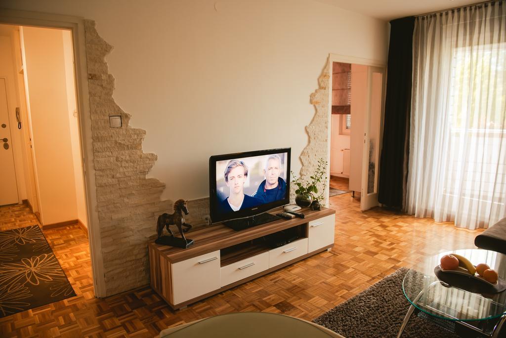 Apartment Arena White Belgrado Esterno foto