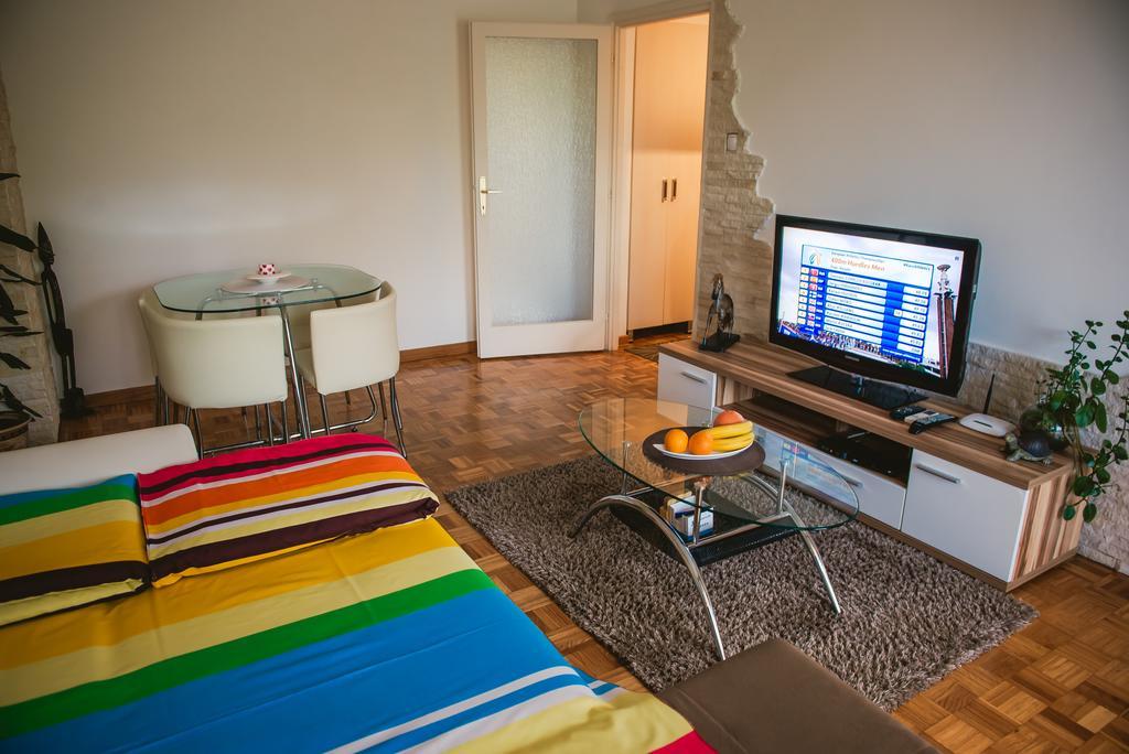 Apartment Arena White Belgrado Esterno foto